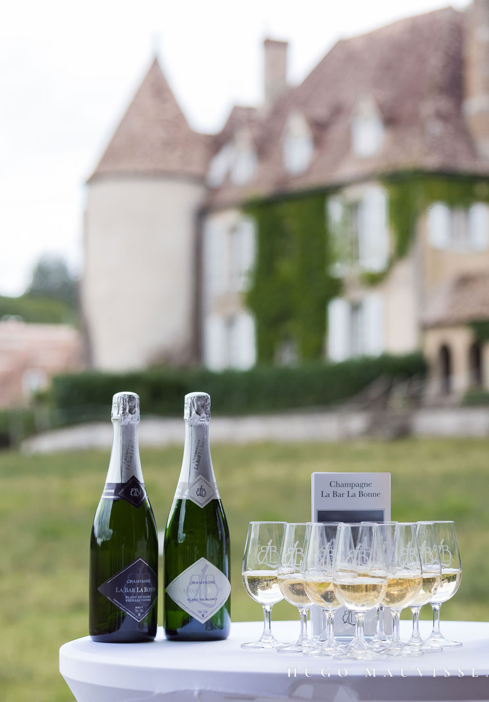 entreprises-boutissaint Bouteilles de champagnes et verres dans la réception du parc naturel de Boutissaint